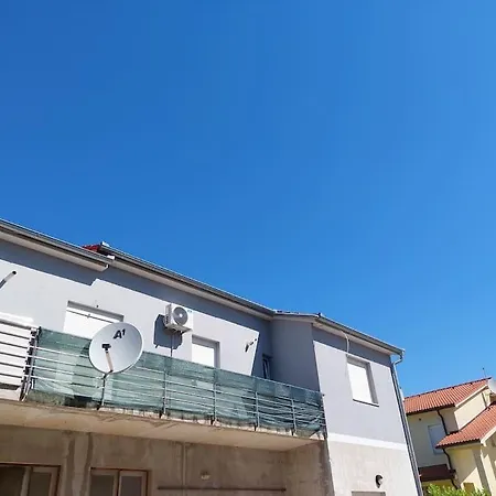 Patty 3+2 Fažana